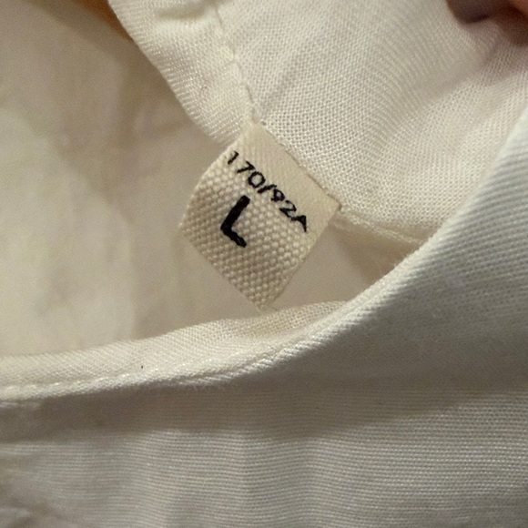 Chic White Ruffled Blouse - Picture 4 of 5